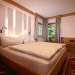 Vronis Waldhaus Adults Only Apartmanhotel