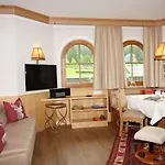 Aparthotel Vronis Waldhaus Adults Only 4*