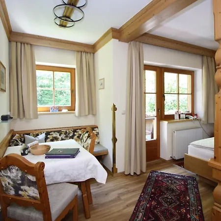 Vronis Waldhaus Adults Only Lägenhetshotell Mayrhofen